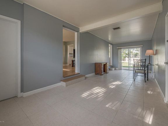 3rd image of 469 Arricola Ave