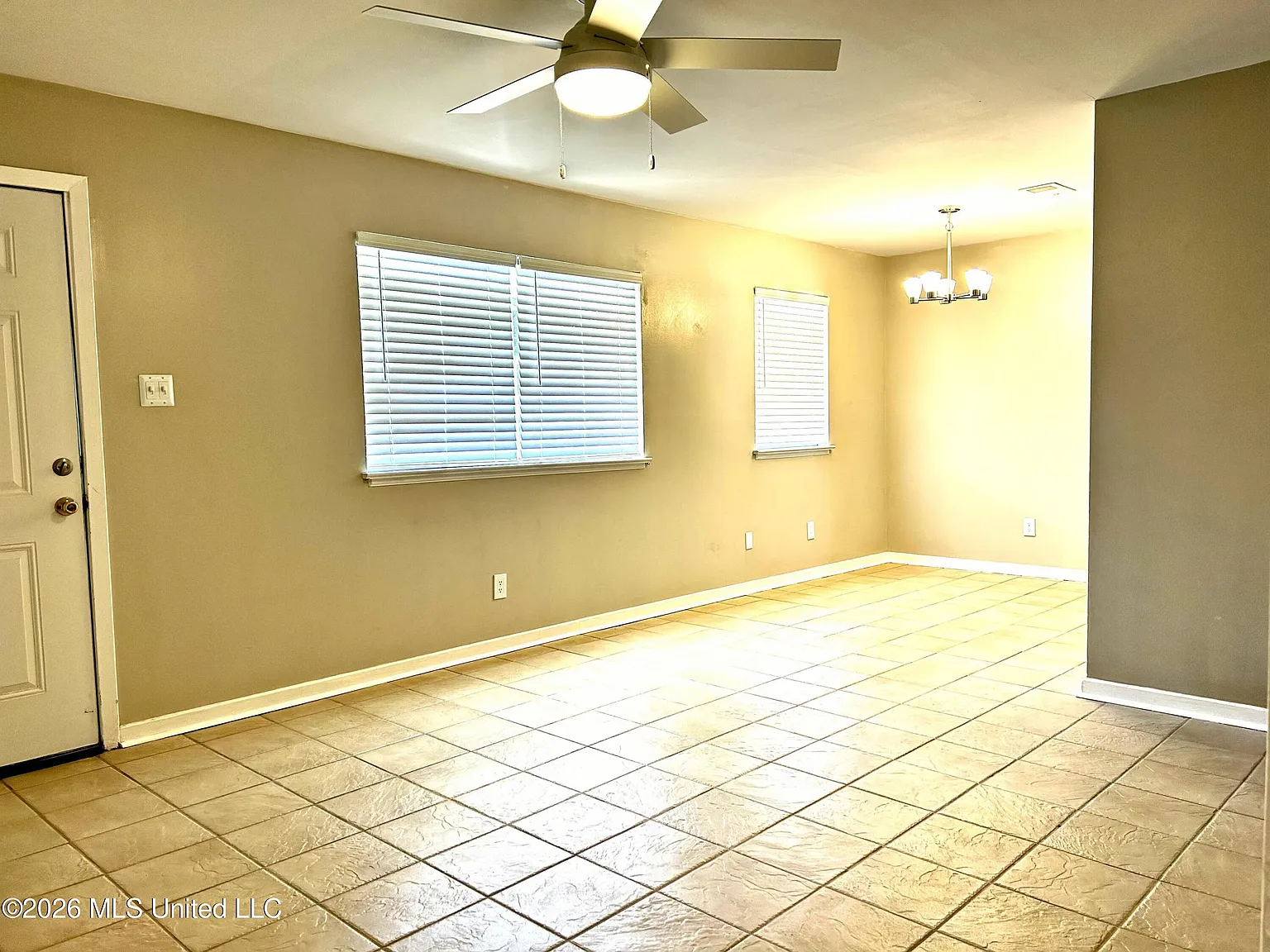 3 bed, 1.0 bath, 998 sqft, $1,675 — Photo 3