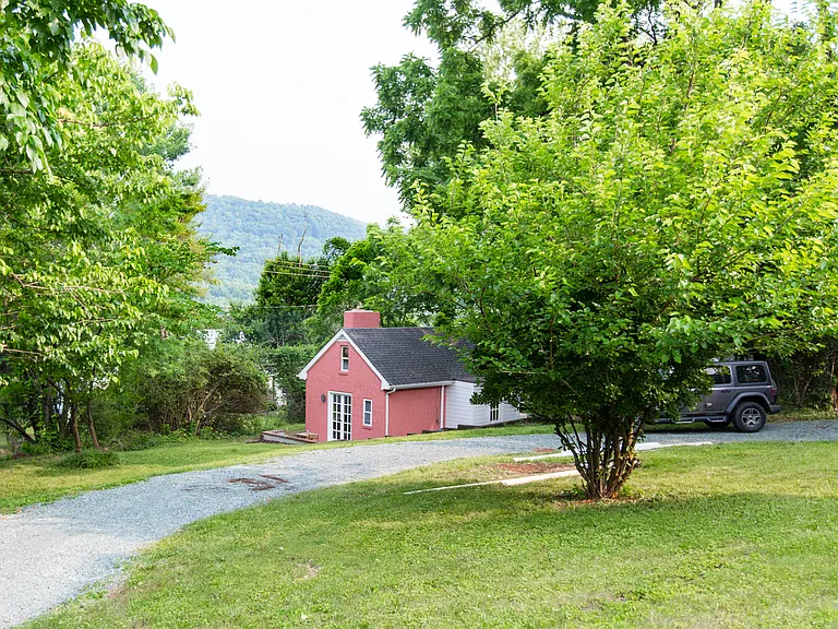 1601 Monticello Rd — Photo 40