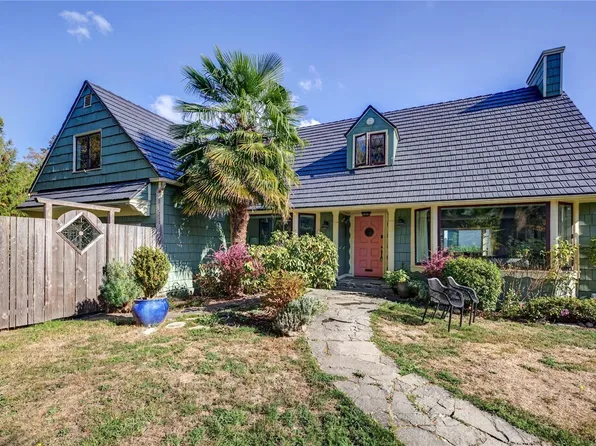 150 Drake Rd, Saltspring Island, BC V8K 2K8