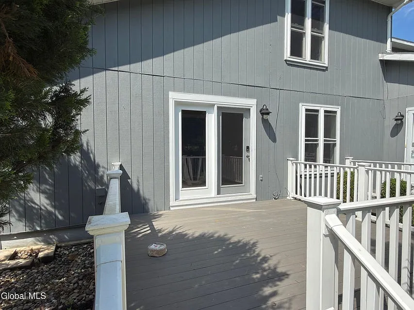 2 bed, 1400 sqft, $2,250 — Photo 2