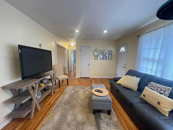 5th image of 1319 Wetsell Ave