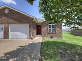 1719 Redbird Dr, Webb City, MO