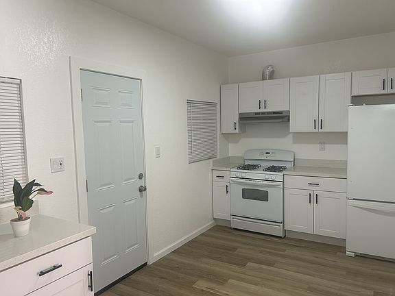 5th image of 430 S Washington St #11567082
