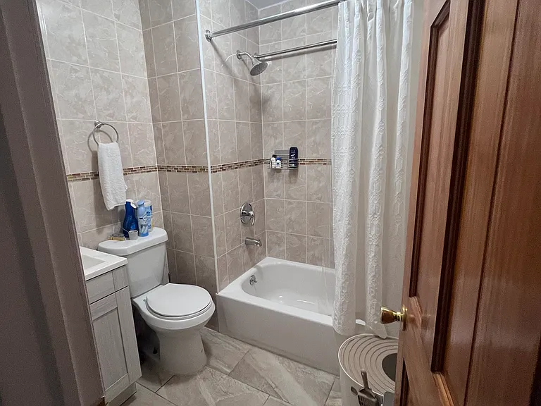 2721-2723 Hering Ave #1 — Photo 11