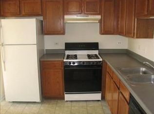 1045 Horizon Rdg, Lake In The Hills, IL 60156