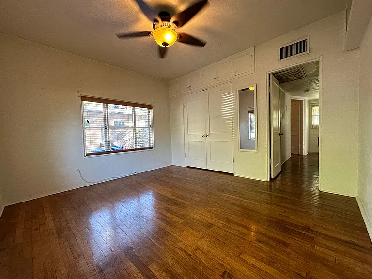 1115 S Maple Ave — Photo 33