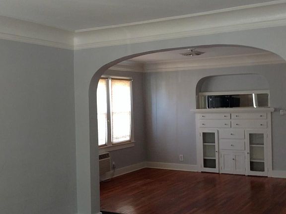 3rd image of 6422 Willoughby Ave