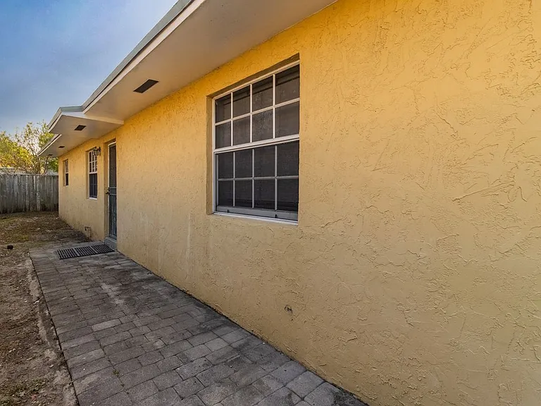 1518 NW 65th St — Photo 7