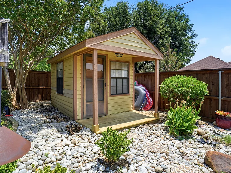 2412 Emerald Cir — Photo 37