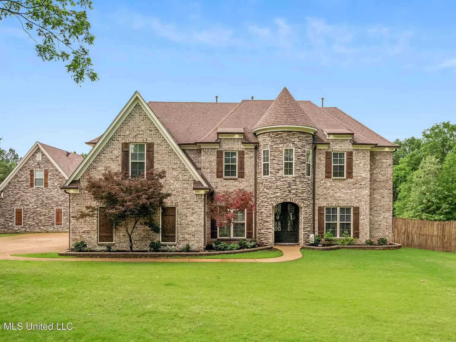 6 bed, 3.5 bath, 4247 sqft, $3,850 — Photo 1