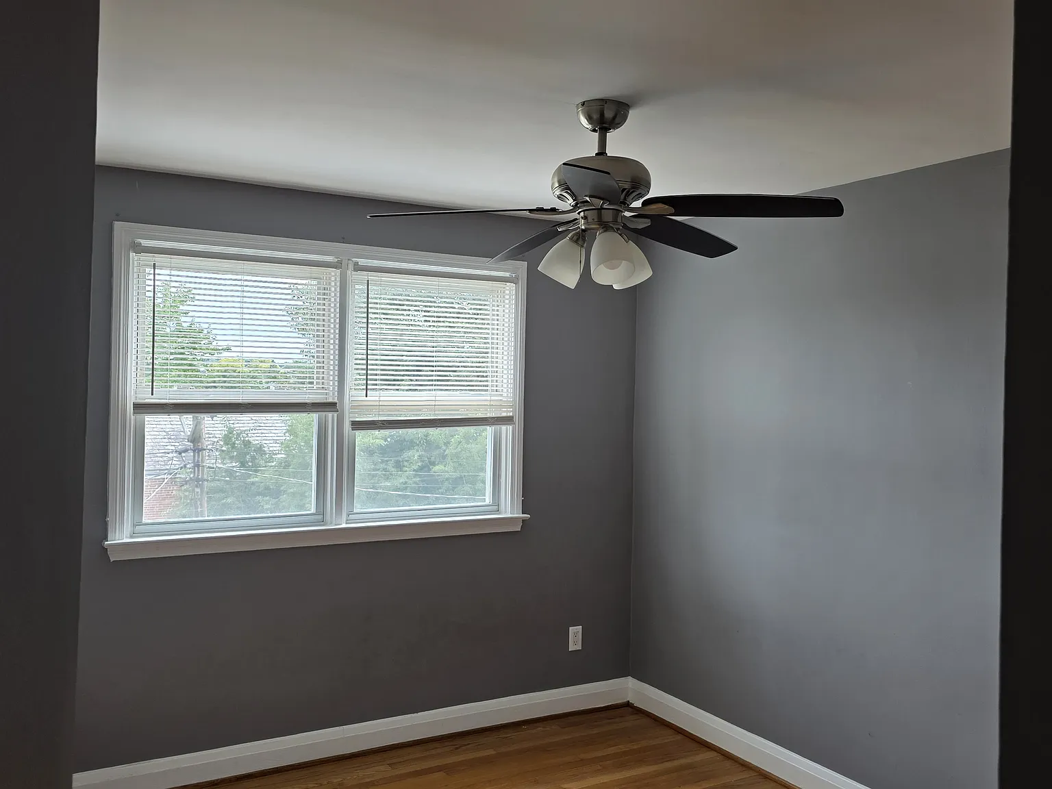 3 bed, 1.5 bath, 1008 sqft, $2,100 — Photo 4