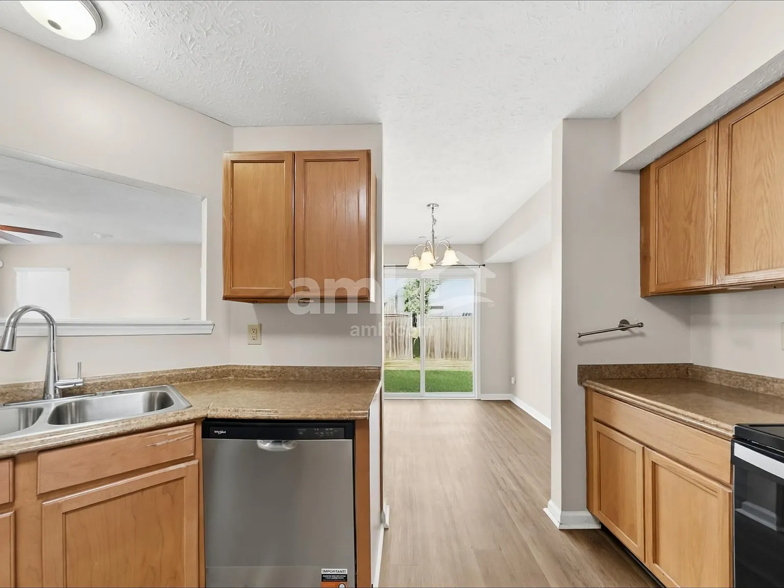 3 bed, 2.5 bath, 1840 sqft, $2,025 — Photo 4