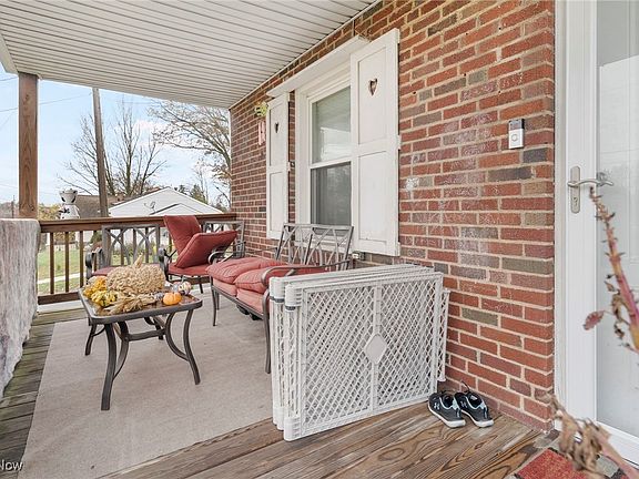 4th image of 203 Robinson Ave