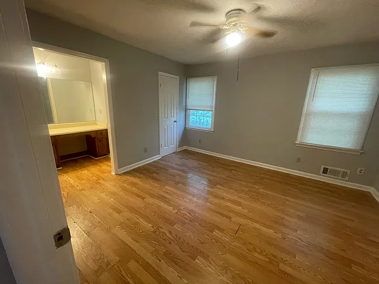 5215 Ridge Forest Dr — Photo 7