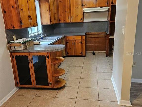 3rd image of 1528 N POWERS DRIVE