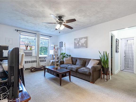5th image of 11 Bryant Cres APT 2M