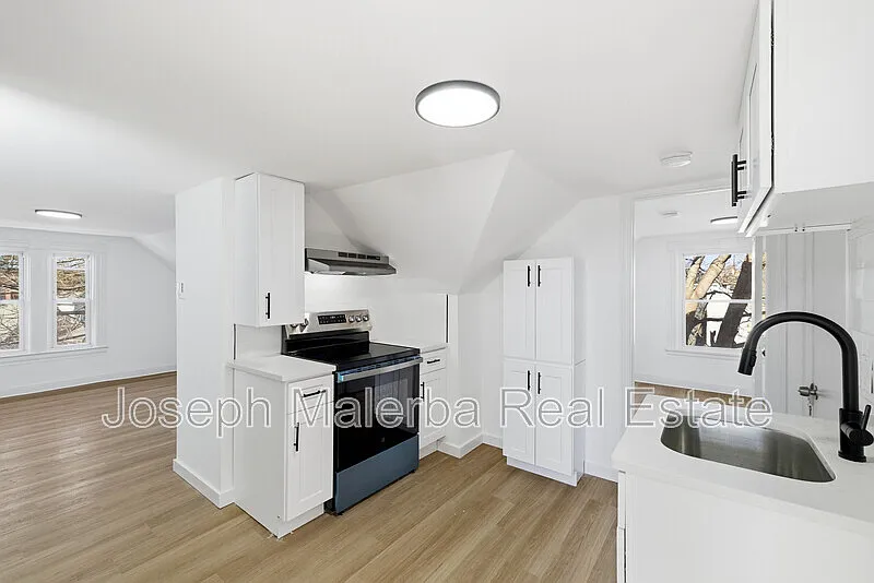 Building Photo - 159 Connecticut Ave #3