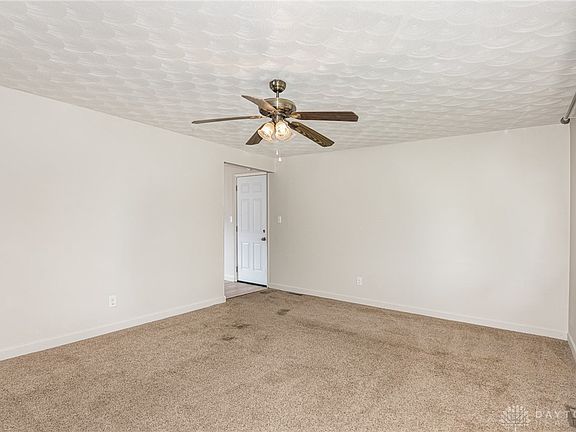 5th image of 100 Woods Dr