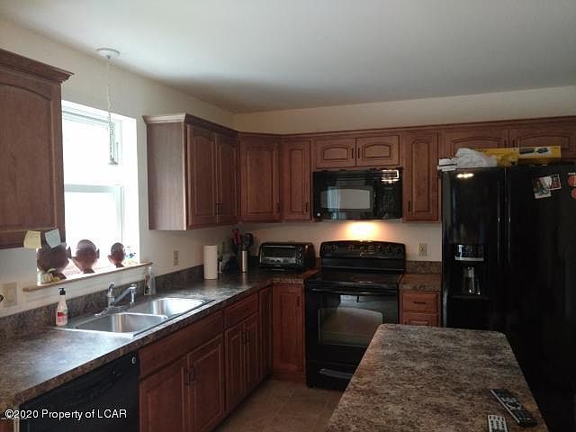 2nd image of 28 Fawn Ridge Ct