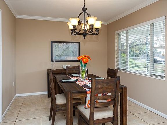 4th image of 2343 Woodcrest Dr