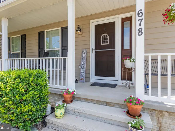 678 Windsor Dr, Westminster, MD 21158