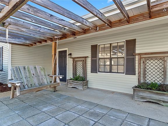 2nd image of 851 Maplewood Dr