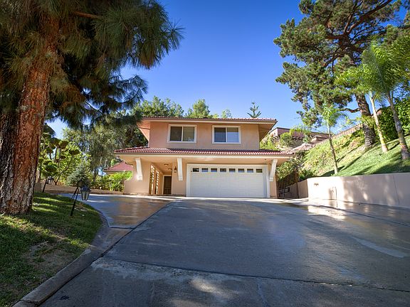 2nd image of 2219 Lenore Dr