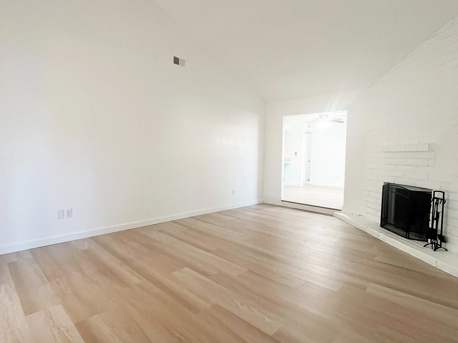 1013 Clinton Rd — Photo 2