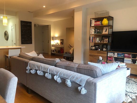 5th image of 2216 N Lincoln Ave #2C