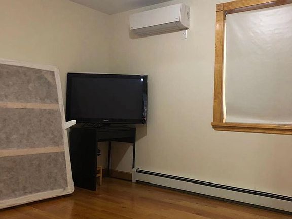 2nd image of 6002 Lawrence St Floor 1