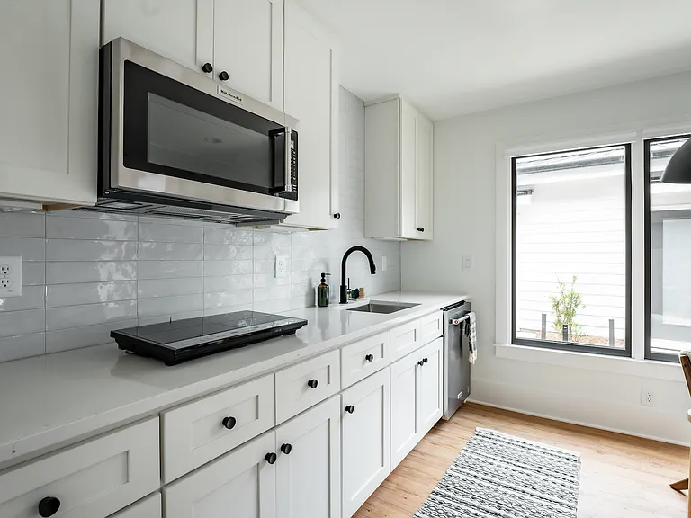 160 Holtzclaw St SE #A — Photo 9