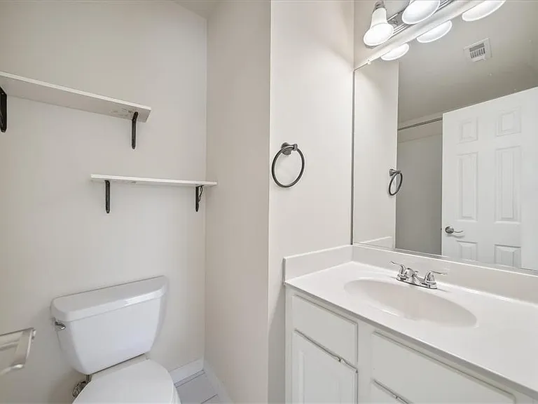 205 16th St NW #18 — Photo 14