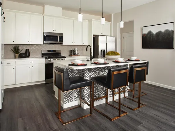 6153 N Ceylon Street Bldg 4 #204, Denver, CO 80249