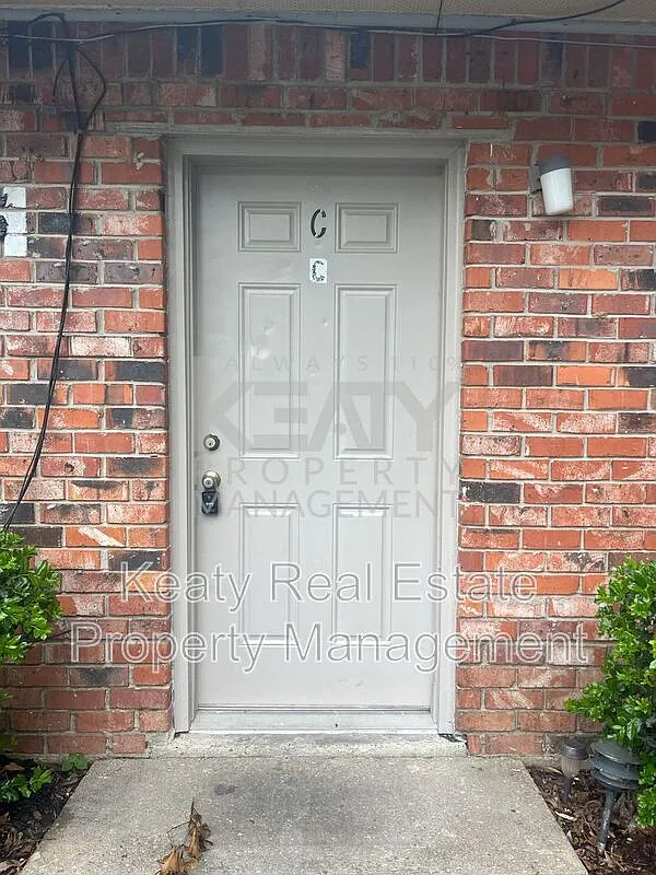 2 bed, 1.5 bath, 1000 sqft, $800 — Photo 1