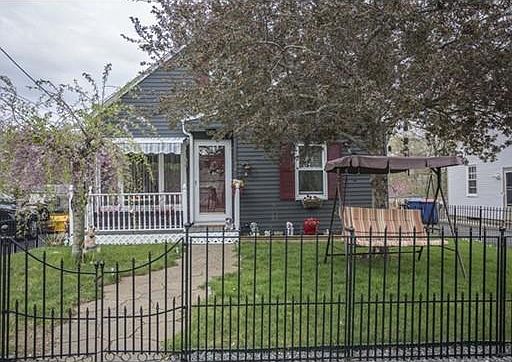 1st image of 42 Hillcrest Ave