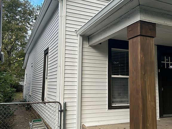 2nd image of 954 N Sheffield Ave