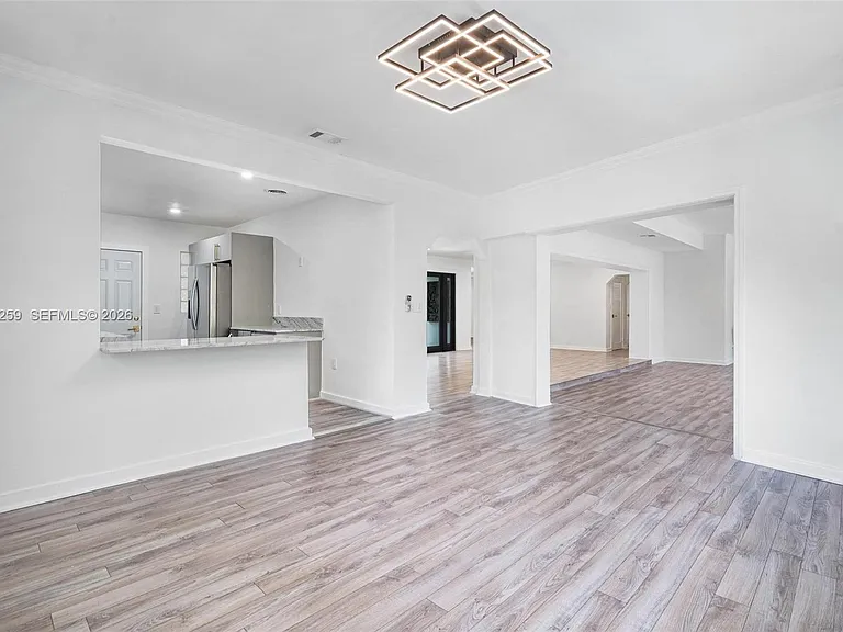 7810 Beachview Dr — Photo 8