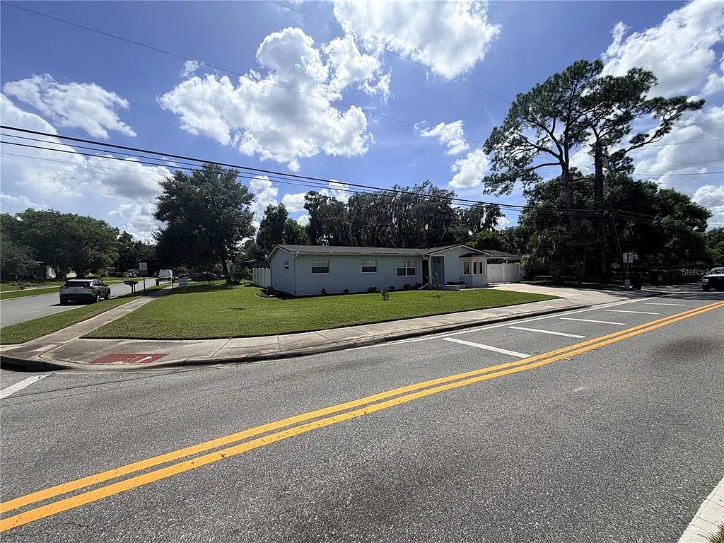 4 bed, 2.0 bath, 1500 sqft, $2,500 — Photo 4