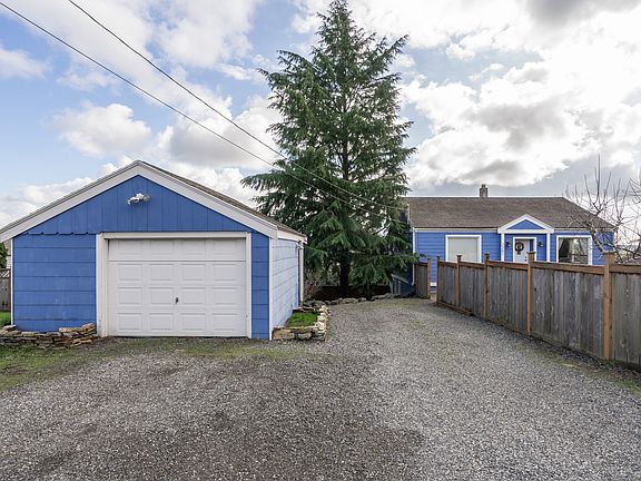 Detached garage, easy access