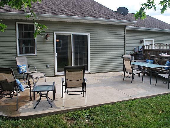 Patio with curved edge