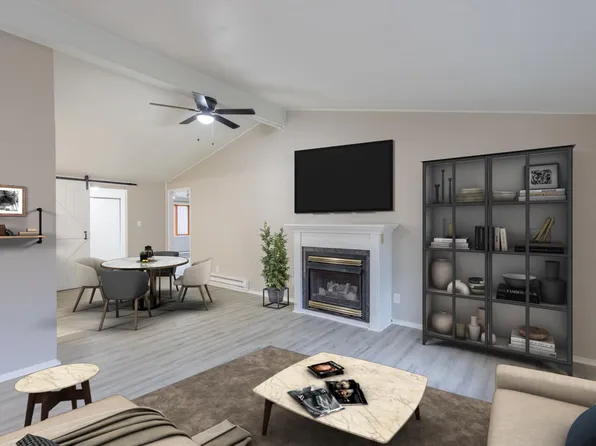 8752 S Spring Valley Park Dr, Chagrin Falls, OH 44023