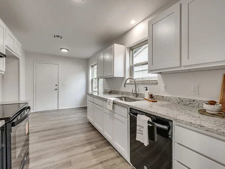 3351 S 143rd East Ave — Photo 7