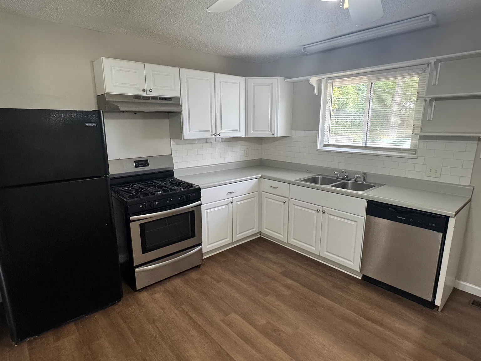 3 bed, 912 sqft, $1,495 — Photo 2