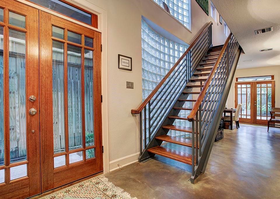 This is a lovely soft contemporary home.