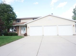 2104 Alameda Dr, Pekin, IL