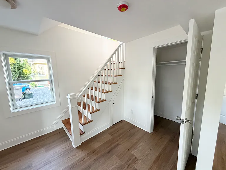 109 Marble Ave — Photo 6