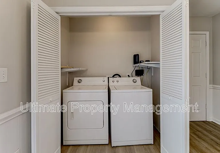 5038 Shelley Dr — Photo 16