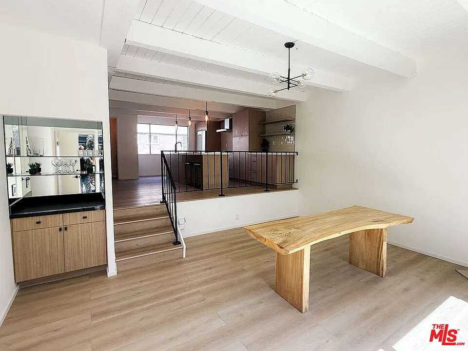 2 bed, 2.5 bath, 1214 sqft, $3,900 — Photo 3