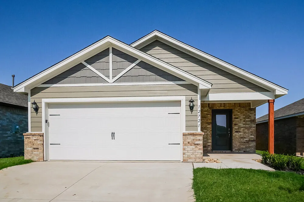 3 bed, 2.0 bath, 1642 sqft, $1,735 — Photo 1